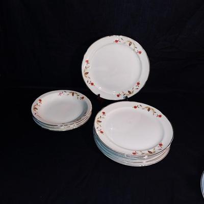 ANTIQUE JEWEL HALL CHINA "AUTUMN LEAF" DESSERT AND DINNER PLATES
