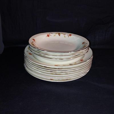 ANTIQUE JEWEL HALL CHINA "AUTUMN LEAF" DESSERT AND DINNER PLATES