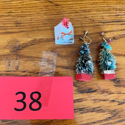 Christmas tree earrings