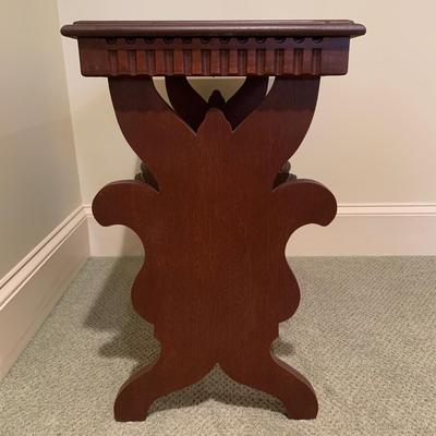 Library-style End Table (UH-KW)