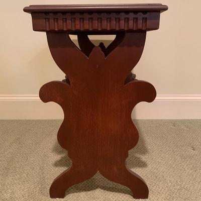 Library-style End Table (UH-KW)