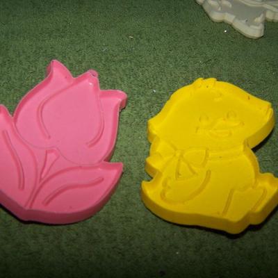 LOT 54  GREAT COLLECTABLE HALLMARK COOKIE CUTTERS EASTER SPRINGTIME