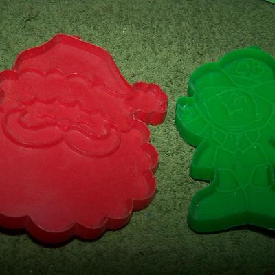 LOT 55  COLLECTABLE HALLMARK COOKIE CUTTERS CHRISTMAS plus