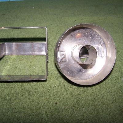 LOT 60  FABULOUS OLD METAL BISCUIT/DOUGHNUT/COOKIE CUTTERS ADVERTISING