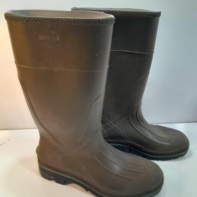 Rubber irrigation boots Size 13 Servus by Honeywell Made in the USA