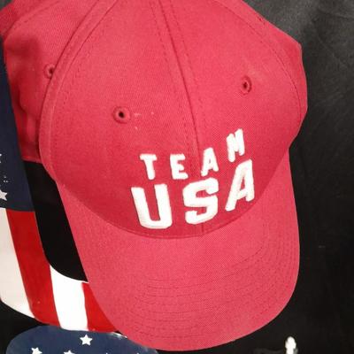 Metal USA with detachable stand Team USA cap and two vehicle window USA flags