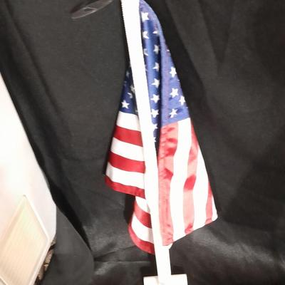 Metal USA with detachable stand Team USA cap and two vehicle window USA flags
