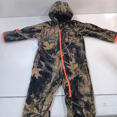 Brand new Camouflage Columbia 12-18 Month fleece winter suit