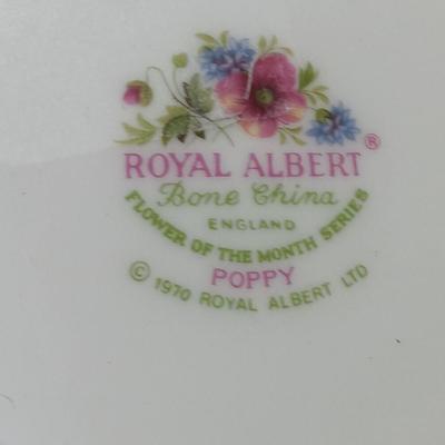 Royal Albert bone China AUGUST Poppy 1970 teacup and saucer with vintage Milk glass Flower dish
