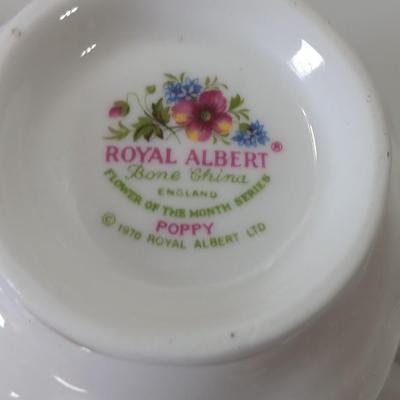 Royal Albert bone China AUGUST Poppy 1970 teacup and saucer with vintage Milk glass Flower dish