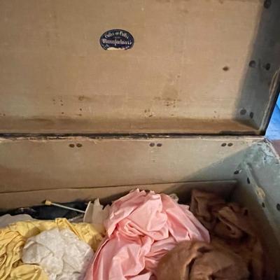 Vintage Steamer Trunk with 2 Inside Shelves