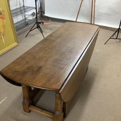 1037 Vintage English Oak Gate Leg Round Table Drop Leaf
