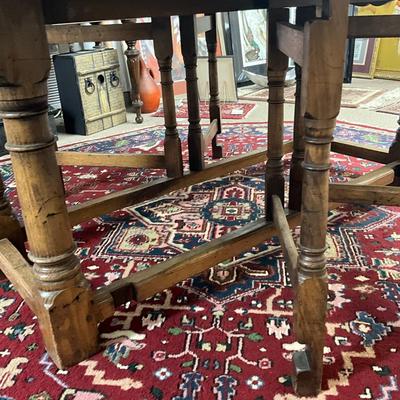 1037 Vintage English Oak Gate Leg Round Table Drop Leaf
