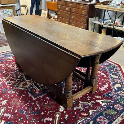 1037 Vintage English Oak Gate Leg Round Table Drop Leaf