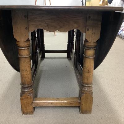 1037 Vintage English Oak Gate Leg Round Table Drop Leaf