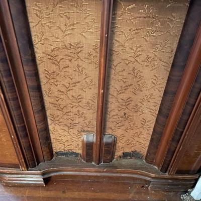 Vintage Zenith Cabinet Radio