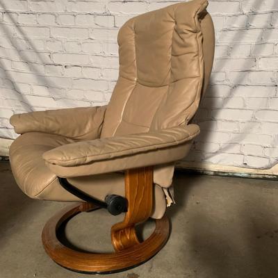 "Stressless" Lounge Chair with Ottoman