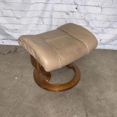 "Stressless" Lounge Chair with Ottoman