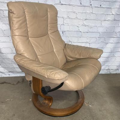 "Stressless" Lounge Chair with Ottoman