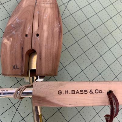 G.H. Bass & Co. Shoe Tree - XL with Taft Shoe Horn