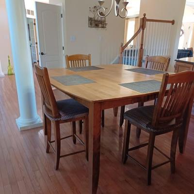 dining room table w\chairs