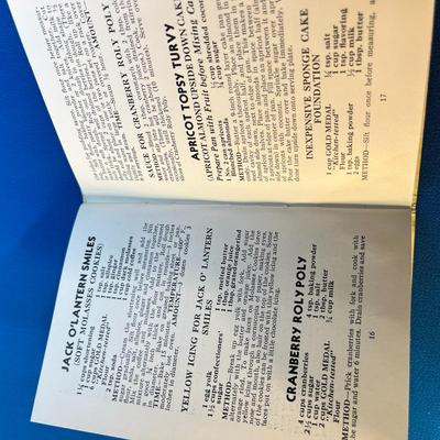 1932 "15 WAYS TO A MAN'S HEART" RECIPE BOOKLET BY BETTY CROCKER 