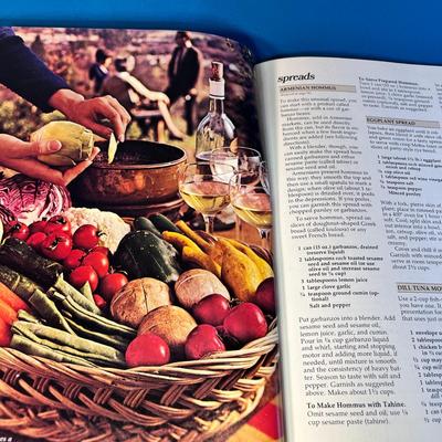1976 SUNSET "HORS D'OEUVRES" RECIPE BOOK 