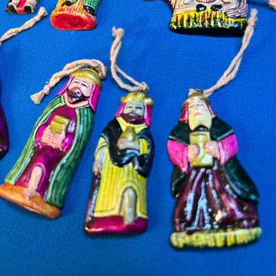 CHARMING HAND PAINTED NATIVITY ORNAMENT SET NICE DETAIL