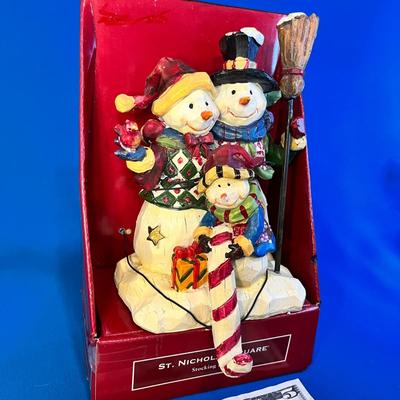NEW IN BOX ST. NICHOLAS SQUARE SNOWMAN FAMILY STOCKING HOLDER 