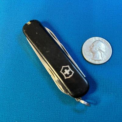 VICTORINOX SWISS ARMY KNIFE 5 BLADE BLACK BODY