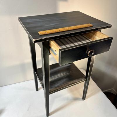 DISTRESSED WOOD SIDE TABLE