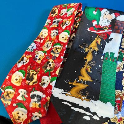 GROUP OF 6 FESTIVE CHRISTMAS NECK TIES