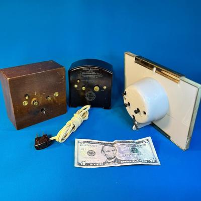 GROUP OF 3 VINTAGE SHELF CLOCKS