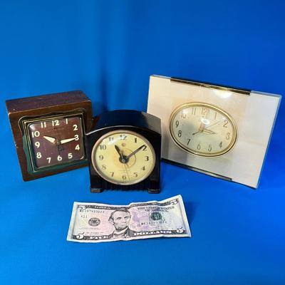 GROUP OF 3 VINTAGE SHELF CLOCKS