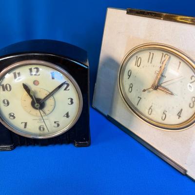 GROUP OF 3 VINTAGE SHELF CLOCKS