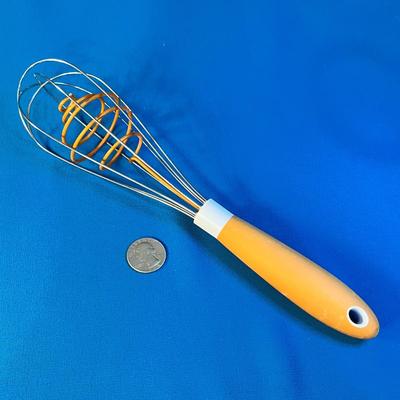 WILTON SUPER WHISK- TWO IN ONE ACTION
