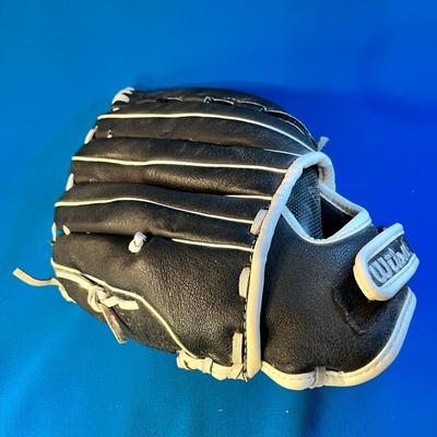 BLACK LEATHER WILSON FAST PITCH SOFTBALL GLOVE 