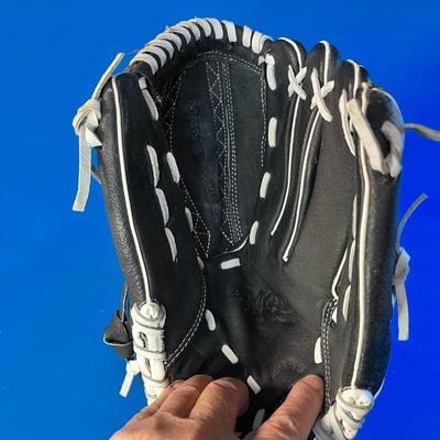 BLACK LEATHER WILSON FAST PITCH SOFTBALL GLOVE 