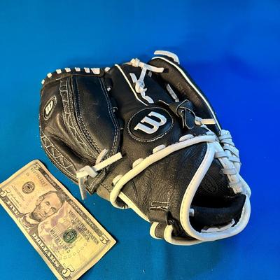BLACK LEATHER WILSON FAST PITCH SOFTBALL GLOVE 