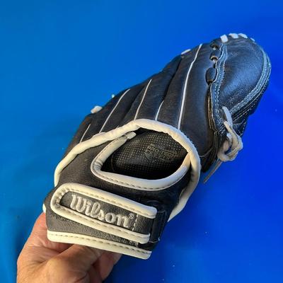 BLACK LEATHER WILSON FAST PITCH SOFTBALL GLOVE 