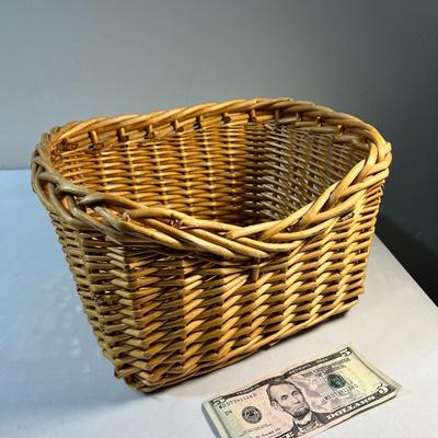 NATURAL WICKER BASKET 