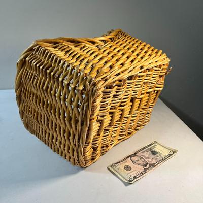 NATURAL WICKER BASKET 