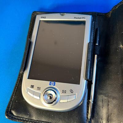 HP iPAQ "POCKET PC" IN LEATHER CASE WITH STYLUS