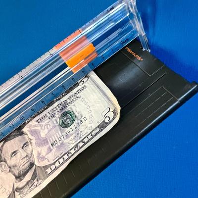 FISKARS PAPER CUTTER FOR NOTEBOOK