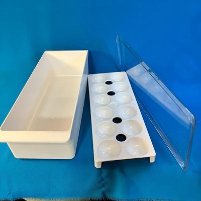 REFRIGERATOR COVERED EGG HAMPER