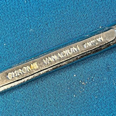 GROUP OF 6 ASSORTED SOCKET WRENCHES CHROME VANADIUM