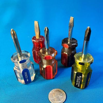 GROUP OF 5 ASSORTED STUBBY SCREWDRIVERS