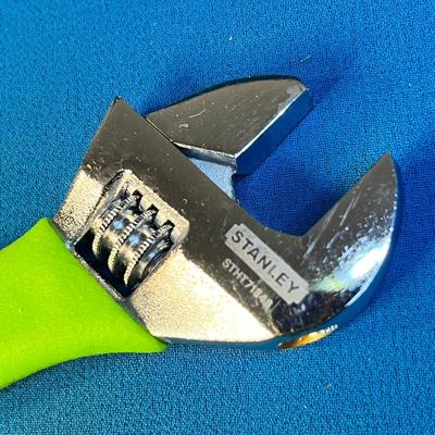 STANLEY 6" ADJUSTABLE WRENCH WITH COMFORT GRIP