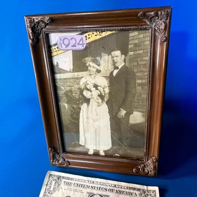 ORNATE PICTURE FRAME WITH WEDDING PHOTO FROM 1924 