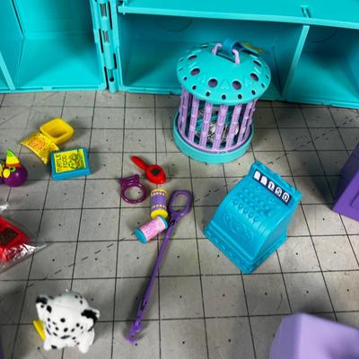 Littlest Pet Shop w/Accessories